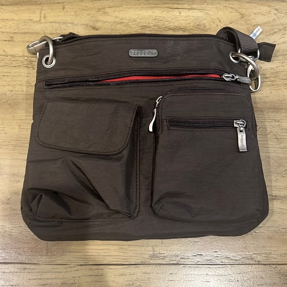 brown baggalini bag with red interior and brown strap